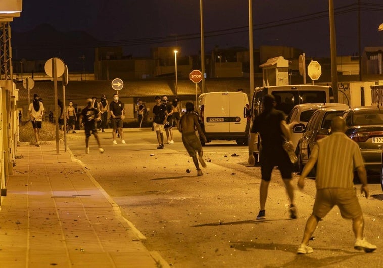 Detenido un líder de Deport Them Now, el grupo supremacista xenófobo que incita a la «cacería» del inmigrante en Torre Pacheco